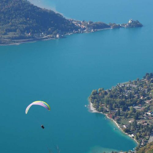 lake annecy paragliding duingt castle